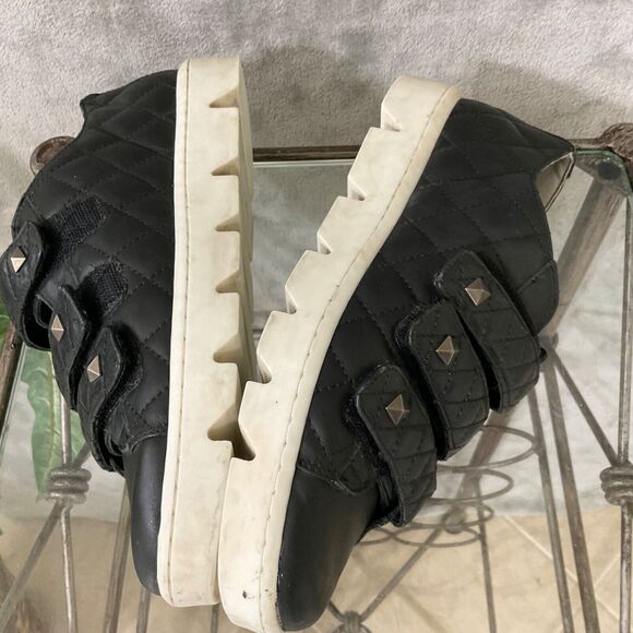 Bernardo Dillon Sneaker womens 7 Quilted Black Leather Stud Grip Strap Lug Soles - Picture 12 of 16